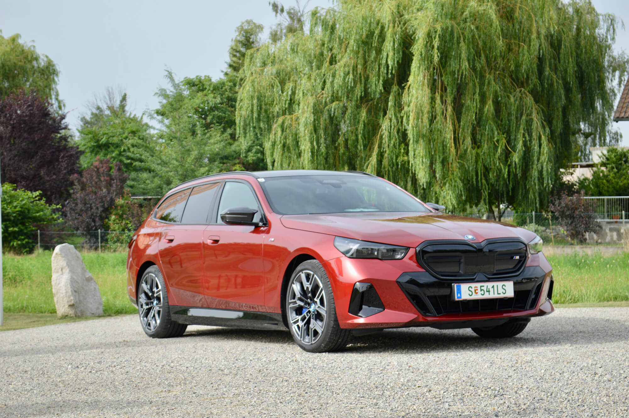 BMW-i5-Touring_0385_tiny