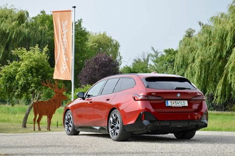 BMW-i5-Touring_0392_tiny