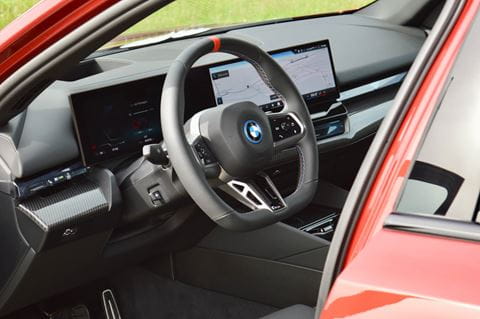 BMW-i5-Touring_0399_tiny