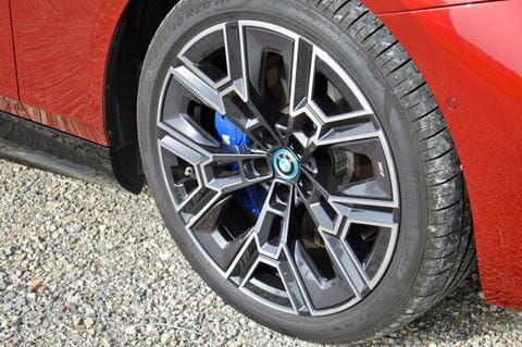 BMW-i5-Touring_0403_tiny