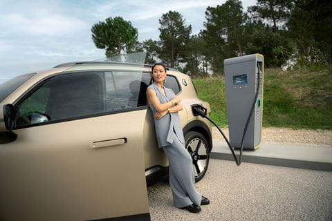 19_smart_hashtag5_Premium_With-Cast_Static_Bubble_sRGB