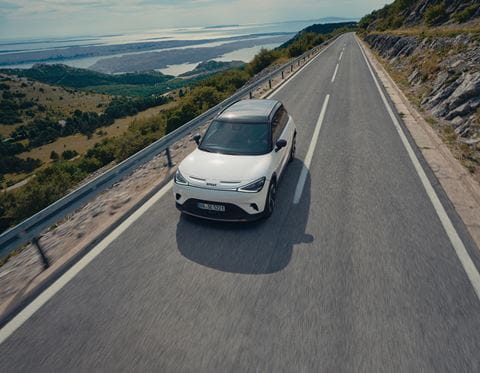 smart_Hashtag1_brabus_digital-white-metallic_photography_hashtag3-launch-campaign_010-300DPI