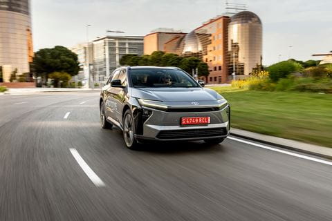 2025_bZ4X_Dynamic_003