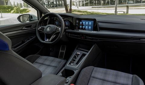 VW-GolfGTEehybrid-2022-review-3