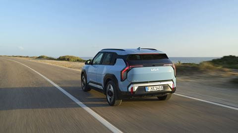 kia-ev3-baseline-frost-blue-dynamic-digital-1920x1080-007