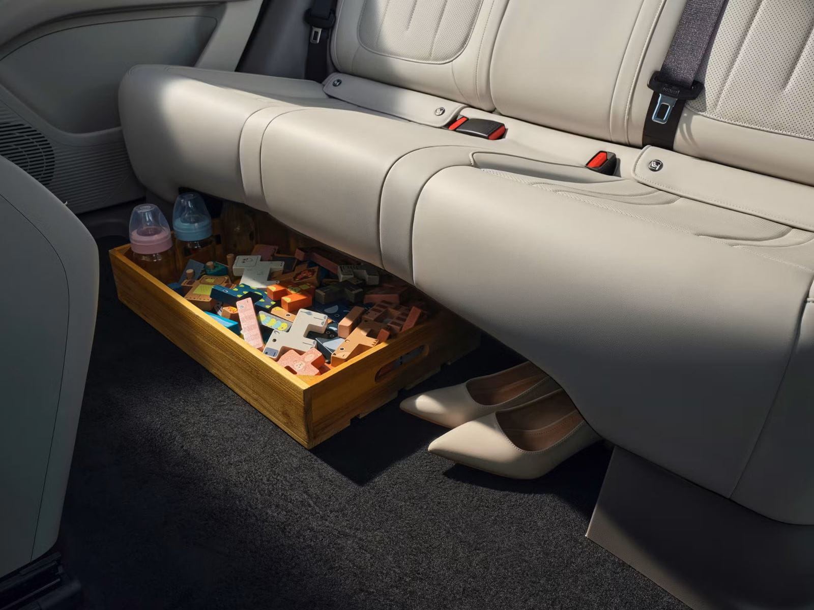 09_Geely_E2_Backseat