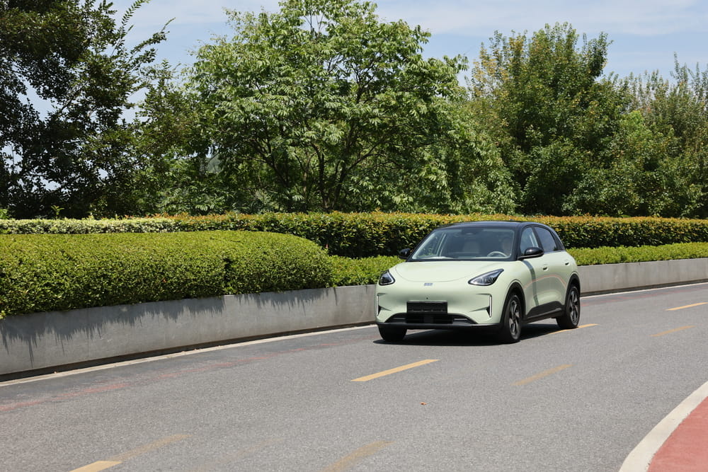 1_Geely_E2_Banner