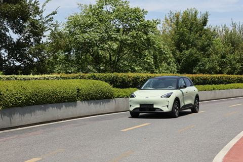 1_Geely_E2_Banner