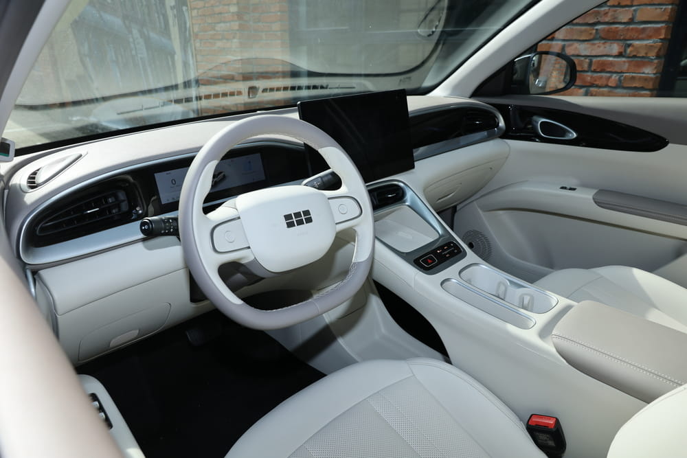 6_Geely_E2_Interior