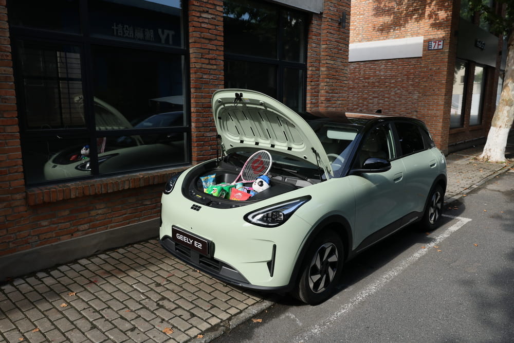 8_Geely_E2_Frunk