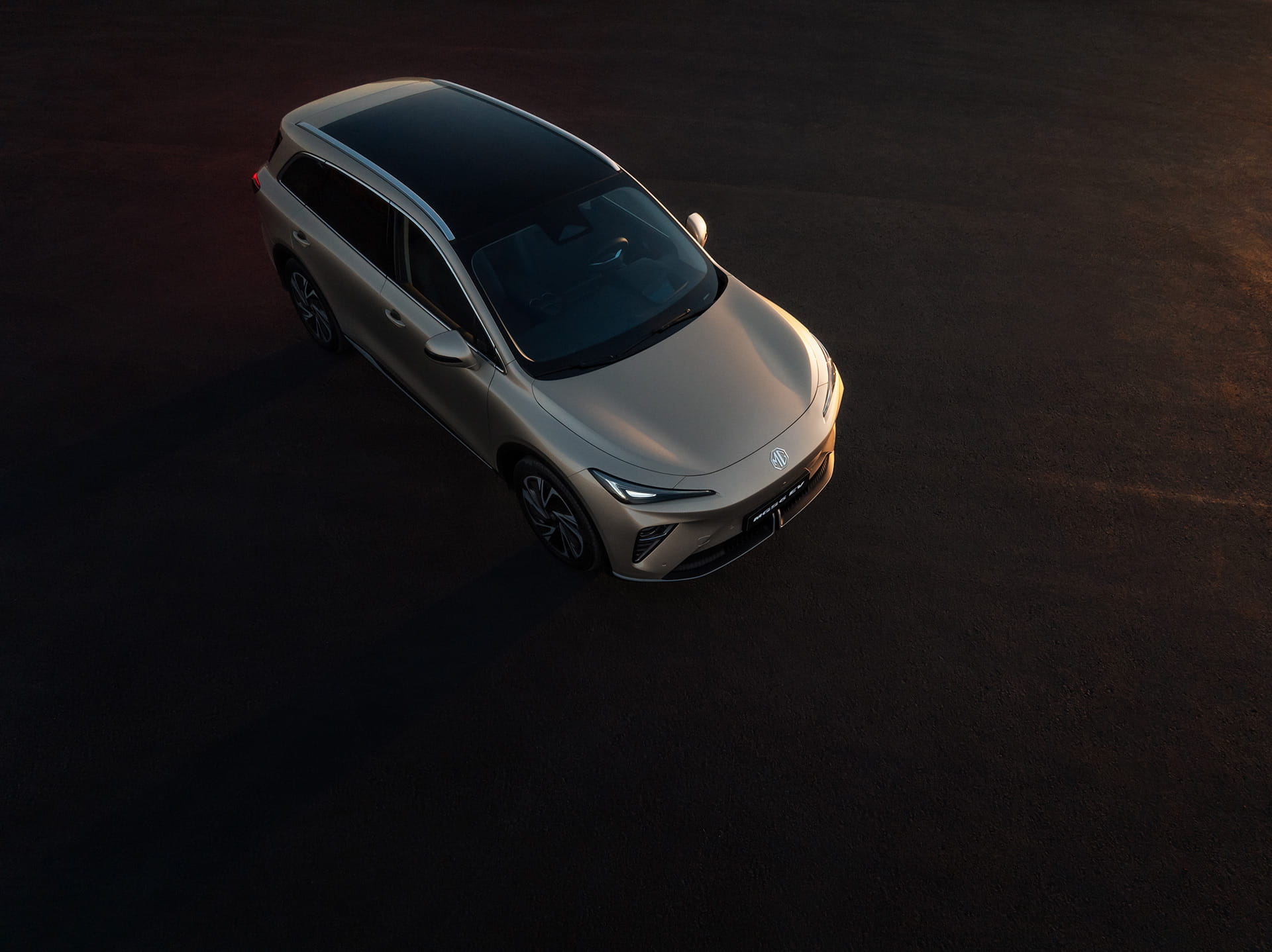 MGS6EV_HeroFrontTopDown