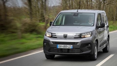 Peugeot_E-Partner_13