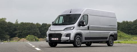 Proace-Max-1