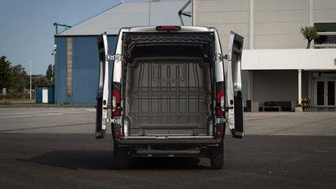 Proace-Max-2