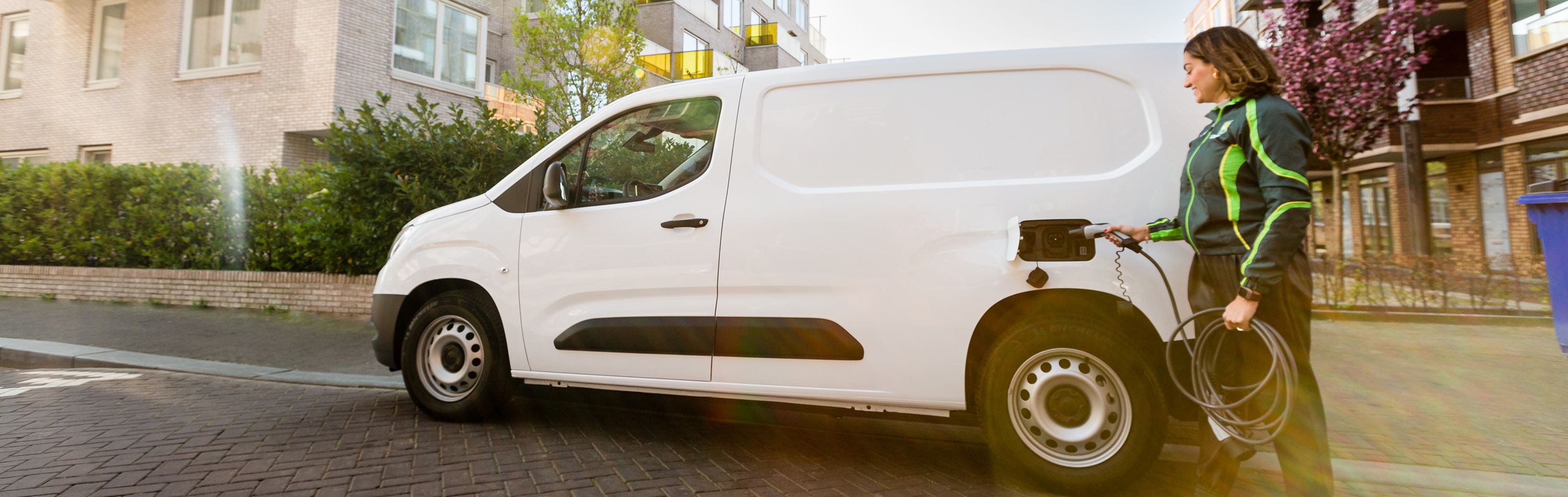 HYA_paku_nainen_3280x1040