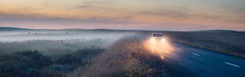sumuinen_auto_3280x1040