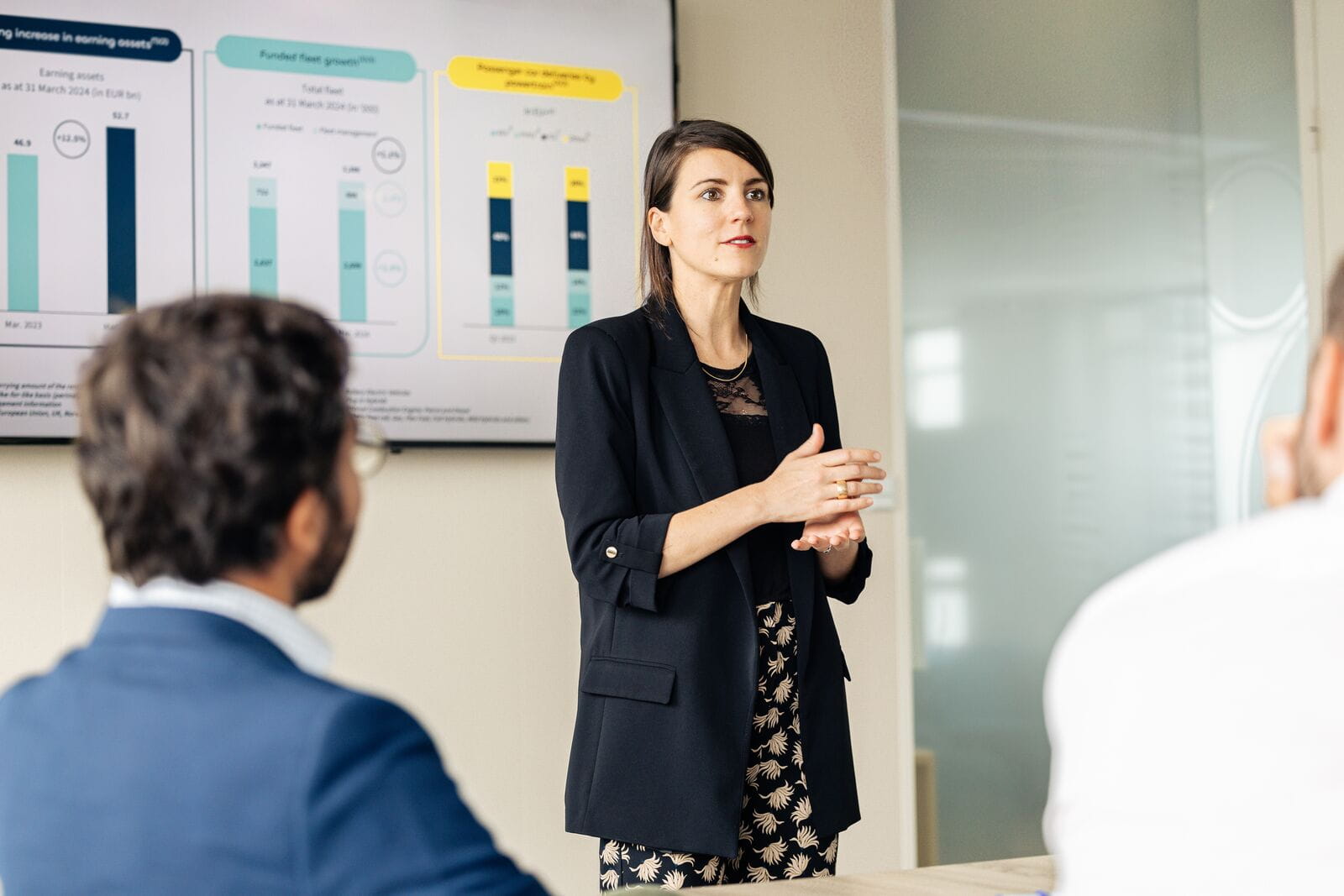 Large-Ayv_image_corporate_meeting 3