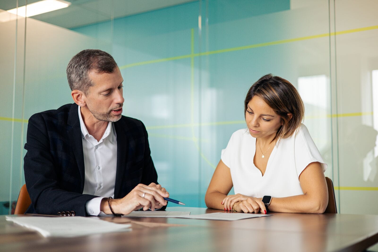 Large-Ayv_image_corporate_contract2