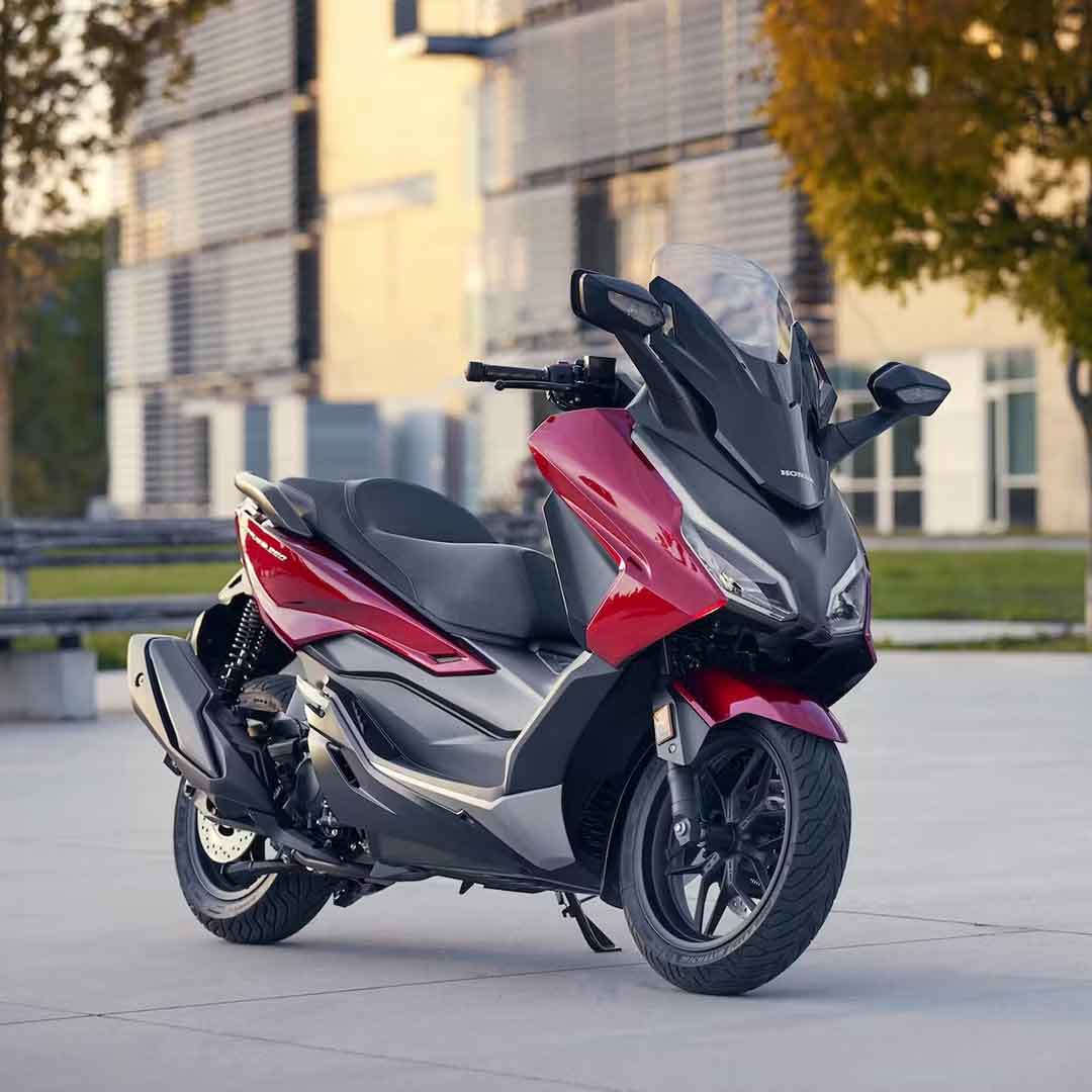 Ayvens_Blog_1200x900_ImageInterna_Honda-Forza-350_