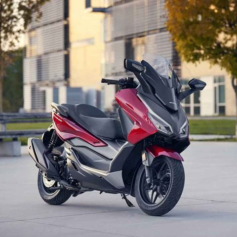 Ayvens_Blog_1200x900_ImageInterna_Honda-Forza-350_