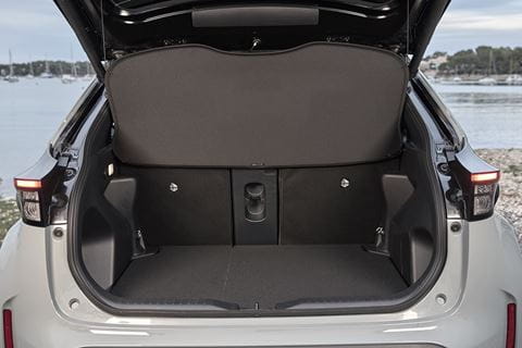 2024-yaris-cross-urban-khaki-dpl-interior10