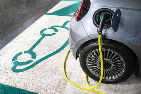 Large-charging_in_the_parking_lot