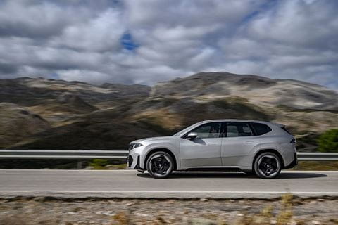 p90626573_highres_the-new-bmw-ix3-50-x