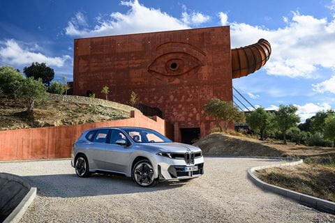 p90626632_highres_the-new-bmw-ix3-50-x