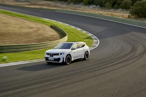 the_highRes_the-new-bmw-ix3-50-x2