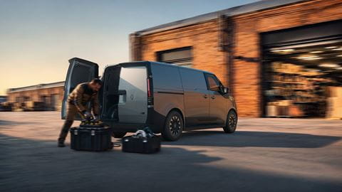 5Renault-Trafic-Van-E-Tech-electric