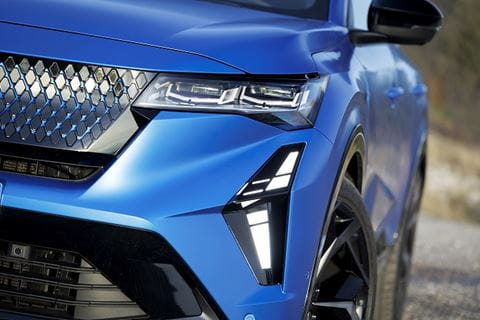 Renault-Rafale-E-Tech-4x4-300-hp-Atelier-Alpine 4