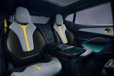06_Lotus_Eletre_Yellow_Studio_INT2