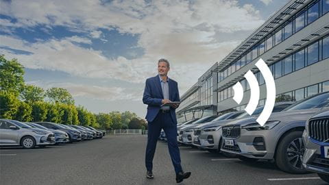 ayv_lu_flex_connected_car_banner_hero_Plan de travail 1-01