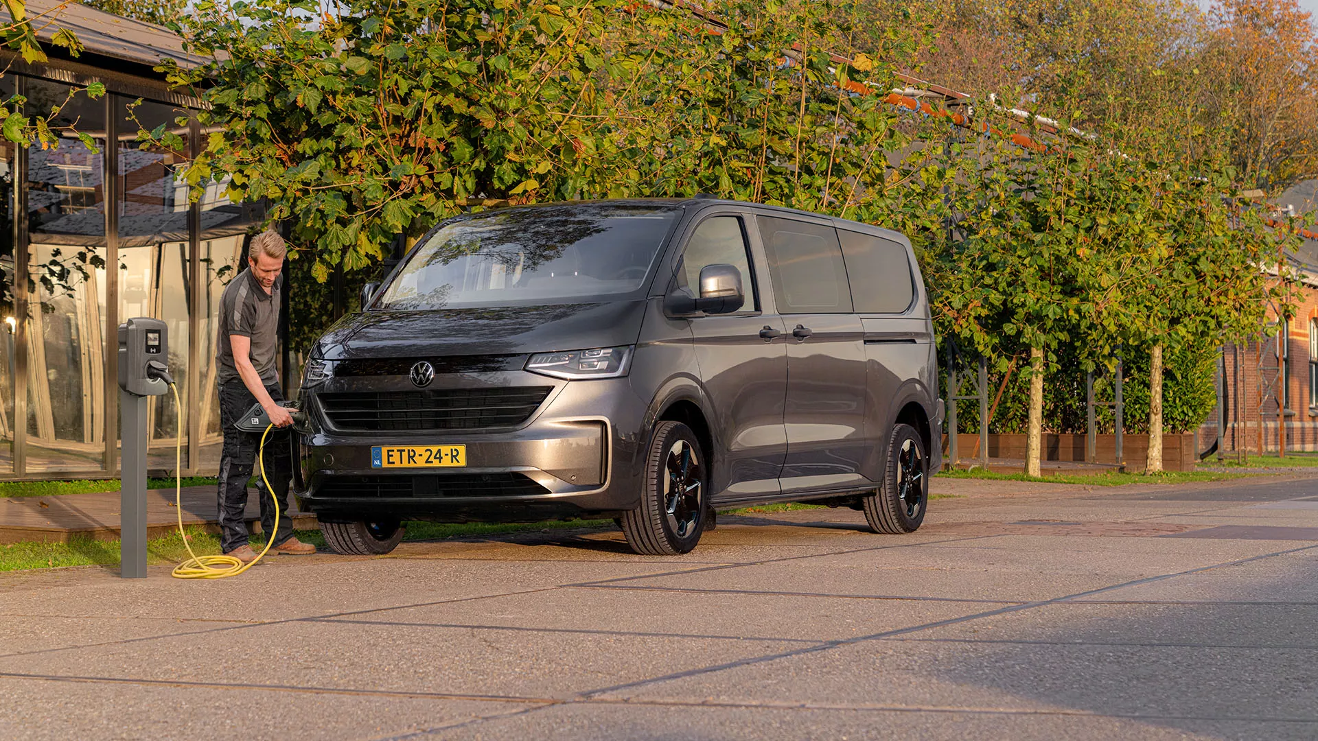 Volkswagen-Bedrijfswagens-Nieuwe-e-Transporter-Header-MP-24