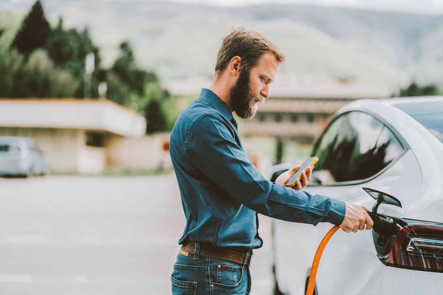 Vergelijk de kosten: elektrische auto vs. benzine auto | Ayvens ...