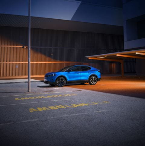 2024Ford_ElectricCapri_34