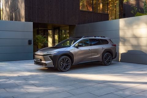 TOY_bZ4X_TOURING_2025_TME_IMG_03B_NO_TALENT