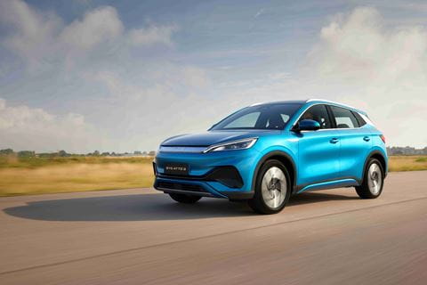 BYD ATTO 3 zijkant rijdend-2