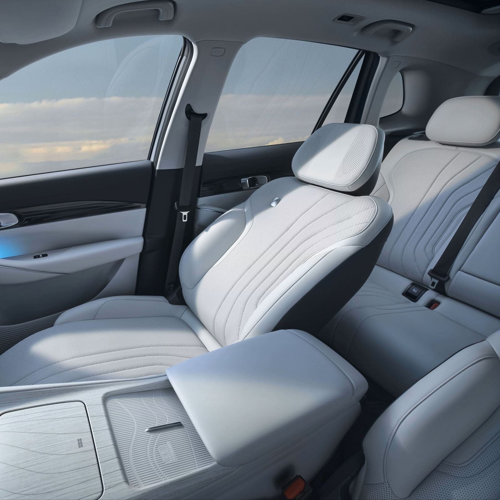 1773298654-interior-premium-comfort-perfectly-positioned-small-size