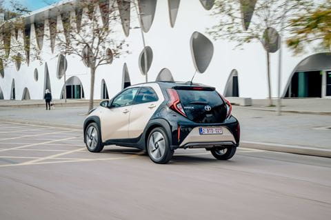 2022-aygo-x-dpl-dynamic-ginger-021