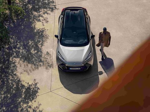 TOY_C-HR_2023_LAUNCH_HUB_CON_IMG_BANK_14