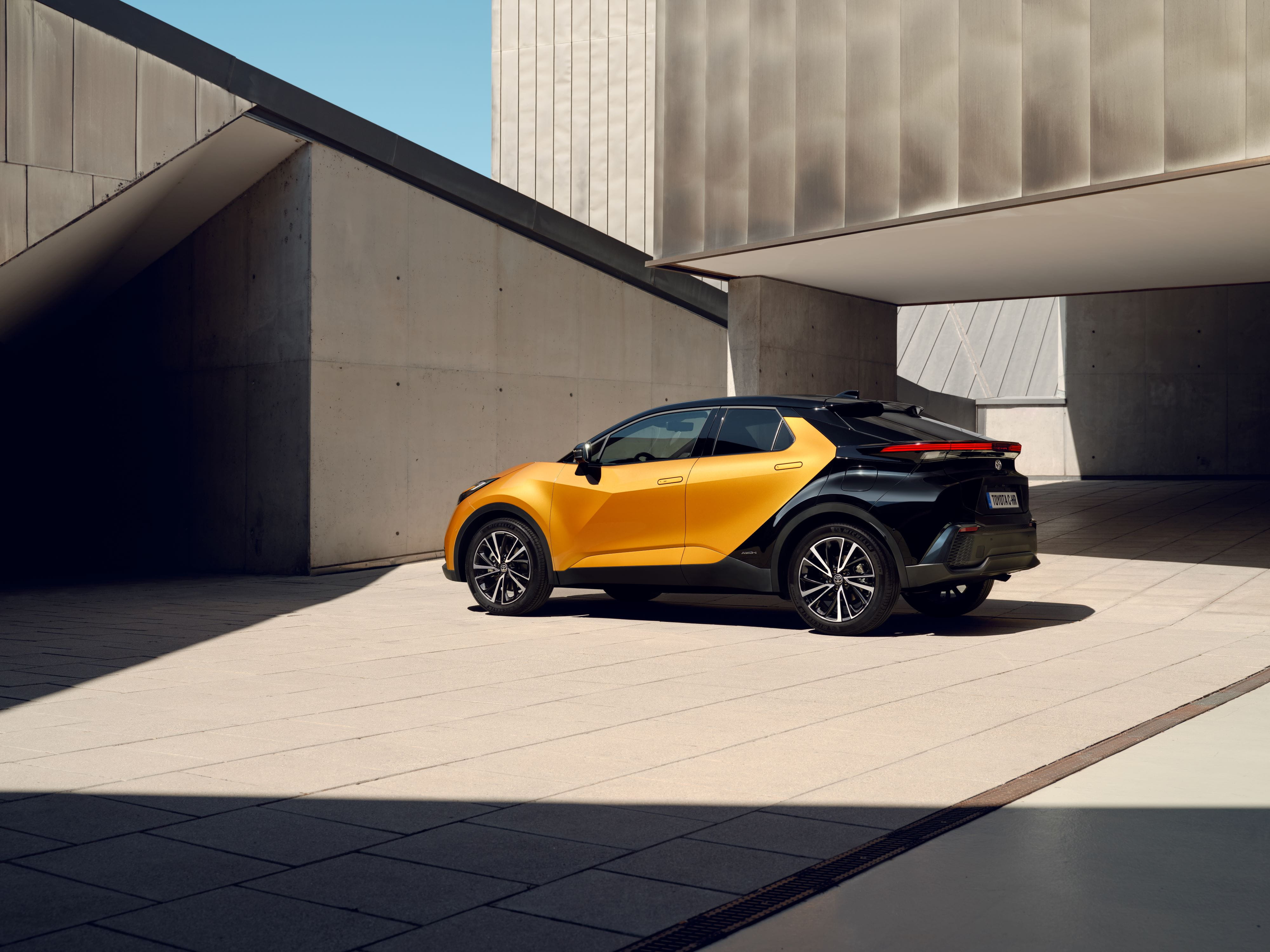 TOY_C-HR_2023_LAUNCH_HUB_CON_IMG_BANK_28