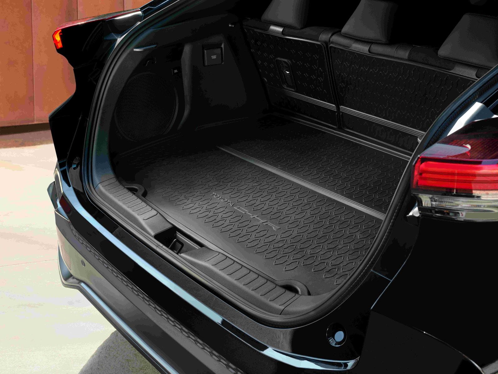 TOY_C-HR_2023_LAUNCH_HUB_CON_IMG_BANK_47