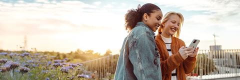 ayv_2025_sc_header_good-time-friends_02