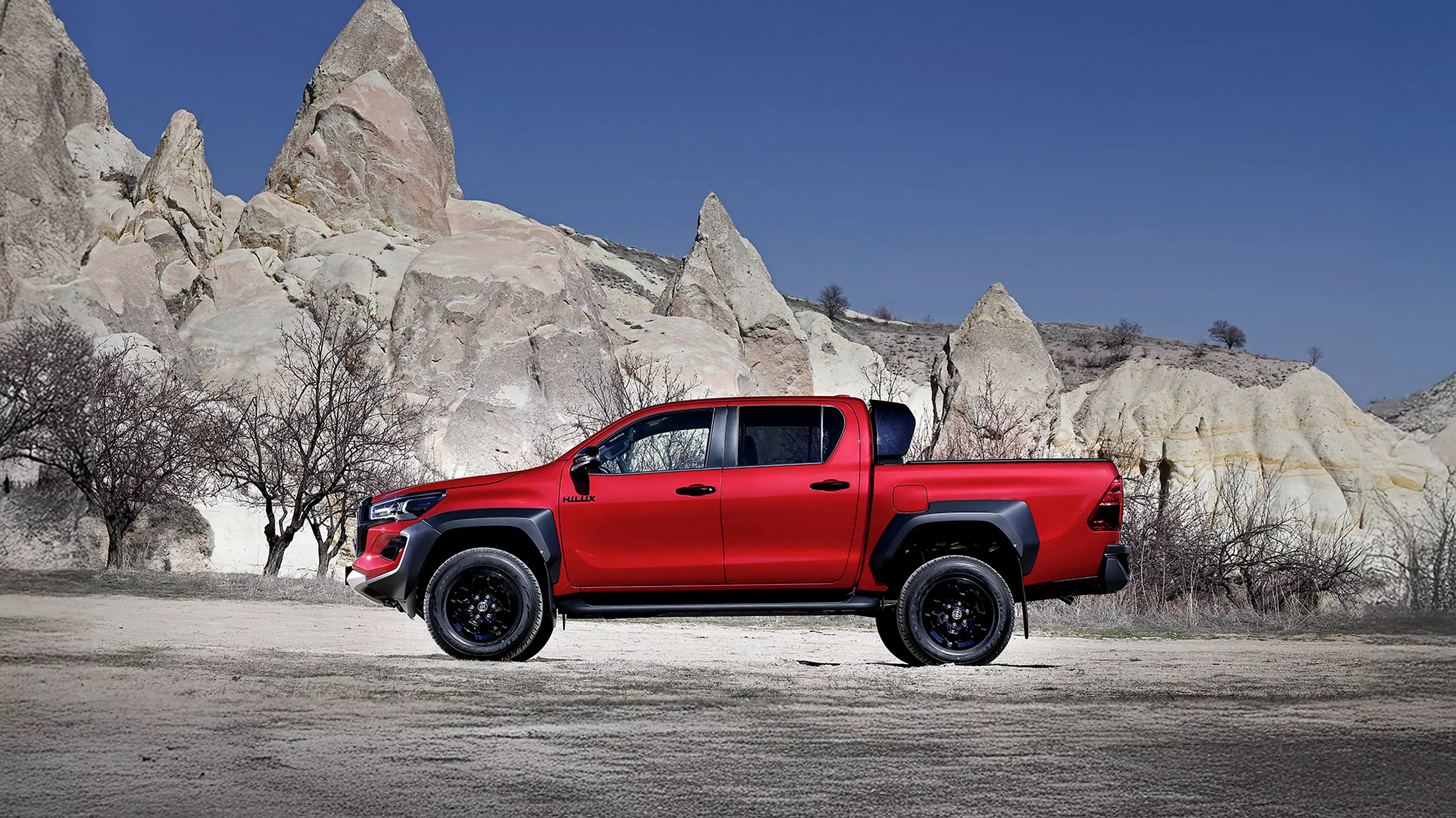 Hilux-GR-SPORT-exterieur-stilstaand-linker-zijaanzicht_Large-Landscape