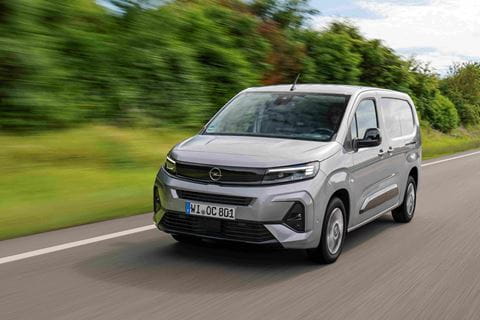 Opel Combo opel-combo-lcv-showroom-2