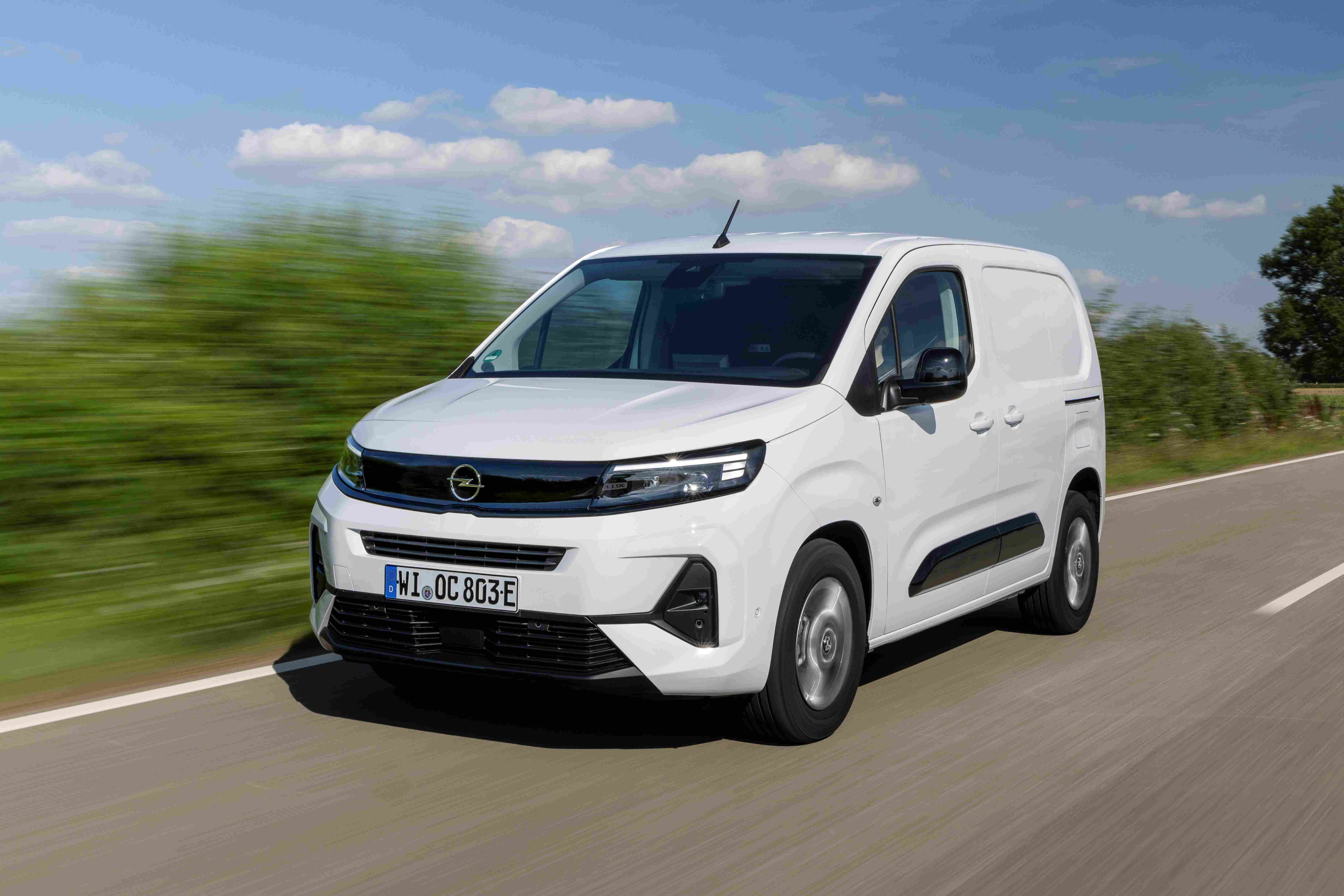 opel-combo-lcv-showroom