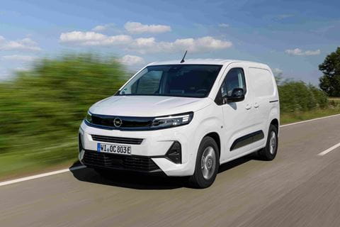 opel-combo-lcv-showroom