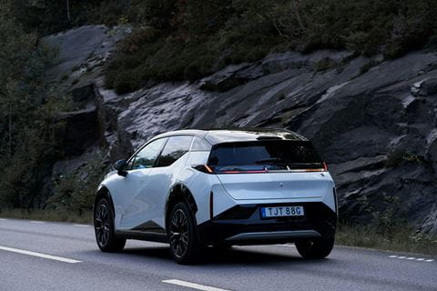 1714030896-zeekr-x-005