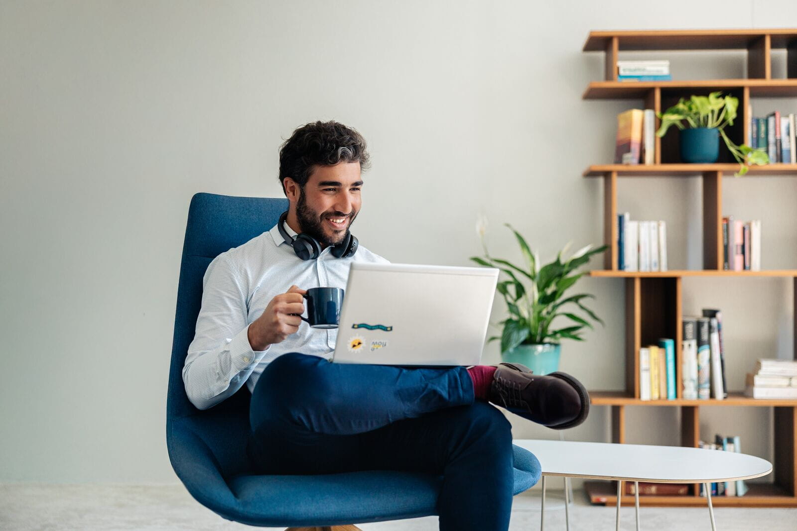 Large-Ayv_image_corporate_homeoffice